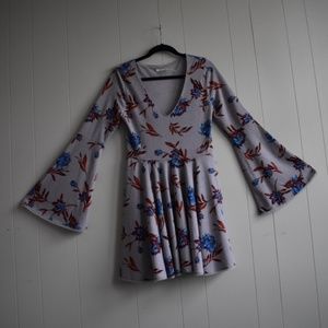 UO Large NWOT Ecote Cozy Bell Sleeved Mini Dress